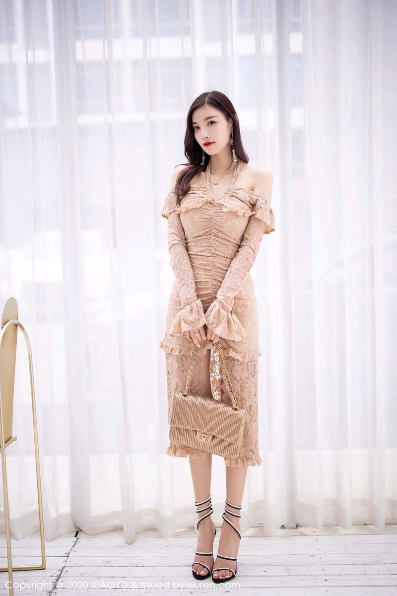 [XIAOYU语画界] 性感女神杨晨晨sugar丝袜美腿时尚街拍系列写真 VOL.317