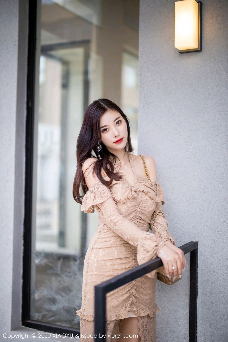 [XIAOYU语画界] 性感女神杨晨晨sugar丝袜美腿时尚街拍系列写真 VOL.317