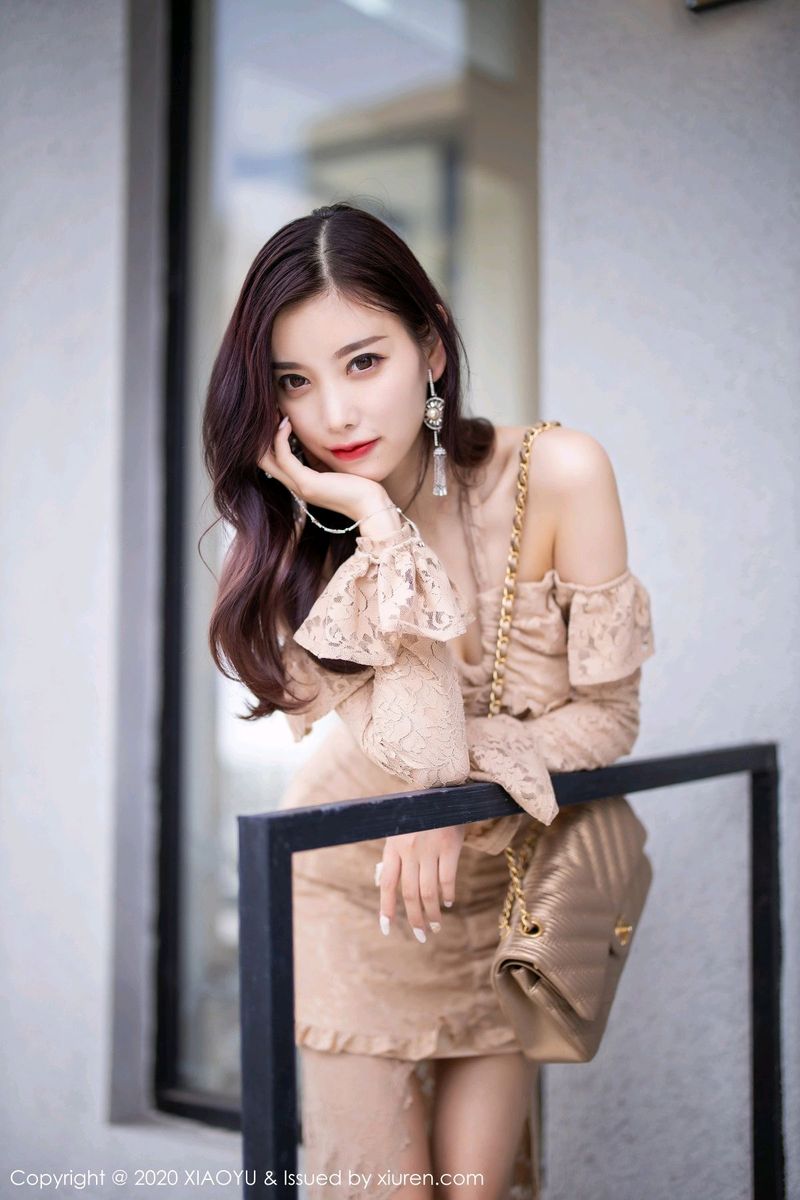 [XIAOYU语画界] 性感女神杨晨晨sugar丝袜美腿时尚街拍系列写真 VOL.317