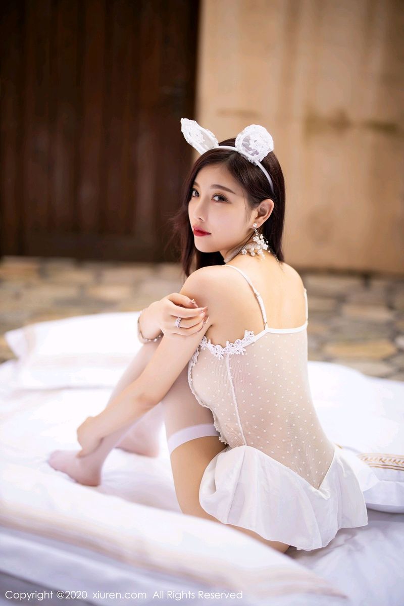 [XiuRen秀人网] 性感女神杨晨晨sugar镂空吊裙丝袜美腿风情写真 No.2301