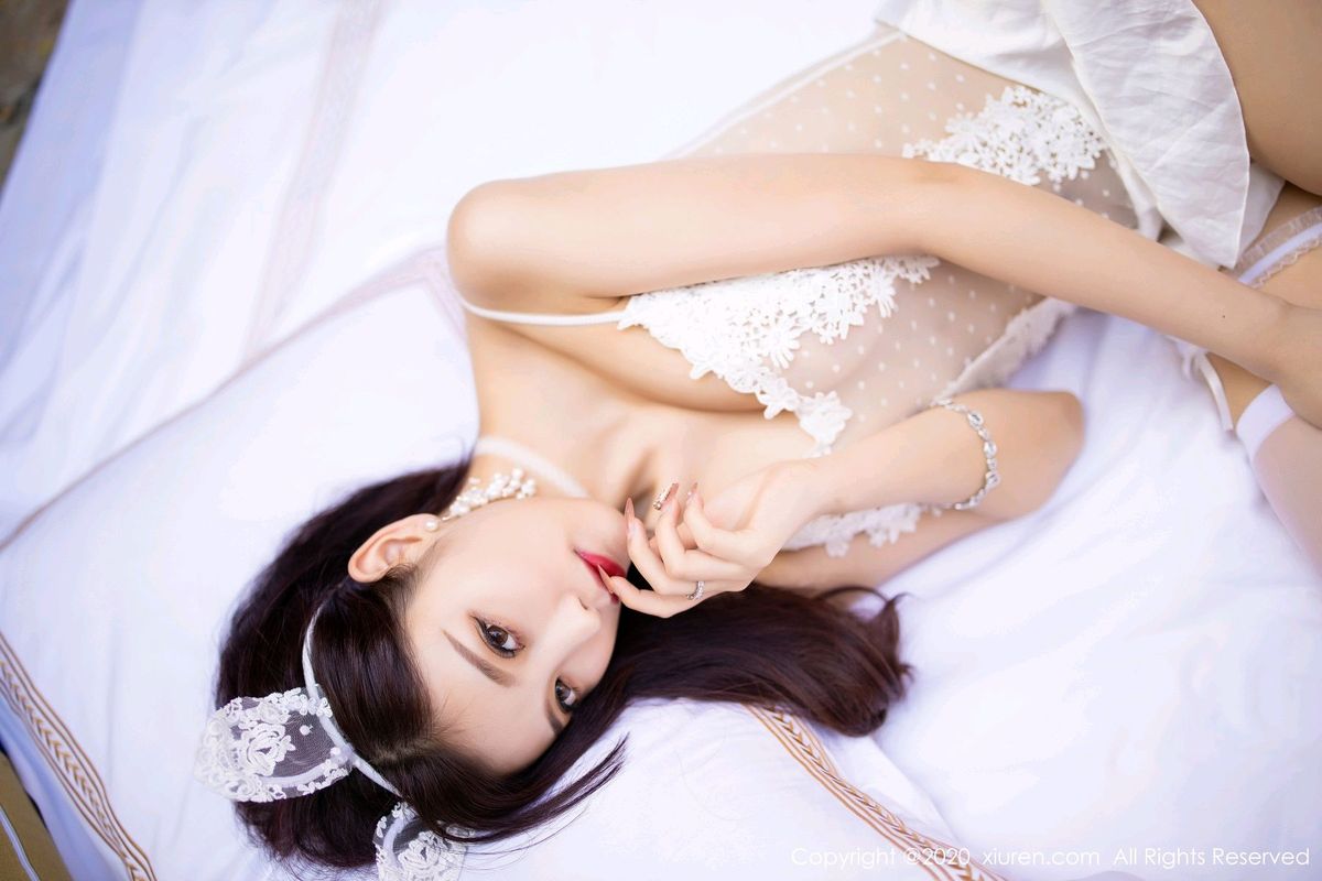 [XiuRen秀人网] 性感女神杨晨晨sugar镂空吊裙丝袜美腿风情写真 No.2301