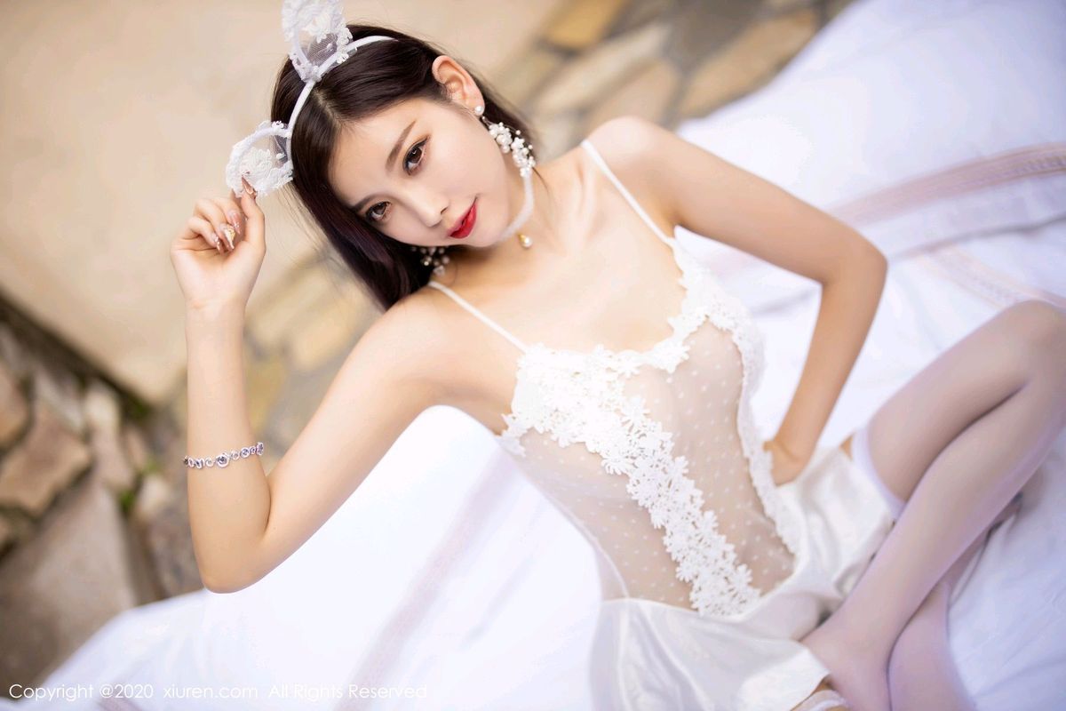 [XiuRen秀人网] 性感女神杨晨晨sugar镂空吊裙丝袜美腿风情写真 No.2301