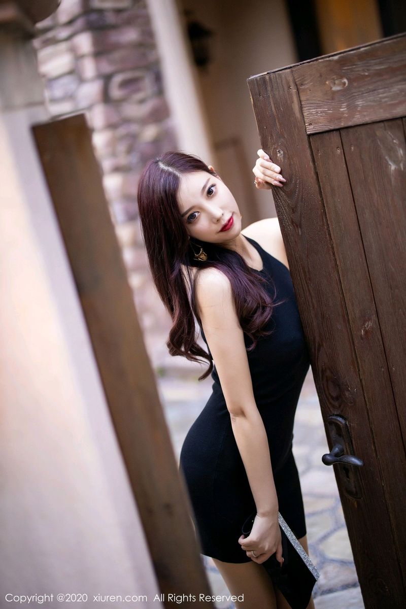 [XiuRen秀人网] 性感女神杨晨晨sugar黑色长裙丝袜美腿娇媚迷人写真 No.2320