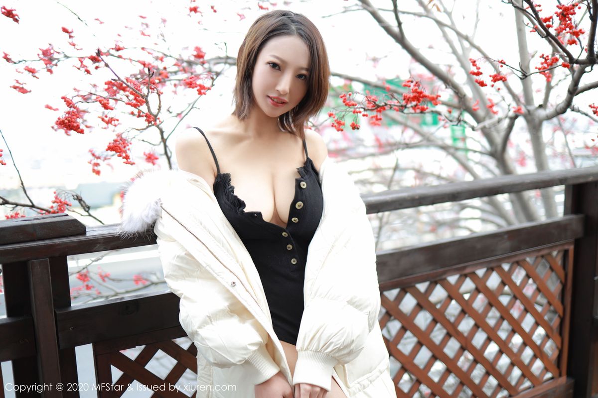 [MFStar模范学院] 美女模特Dreamy小乔酥胸圆润系列北海道旅拍 Vol.248