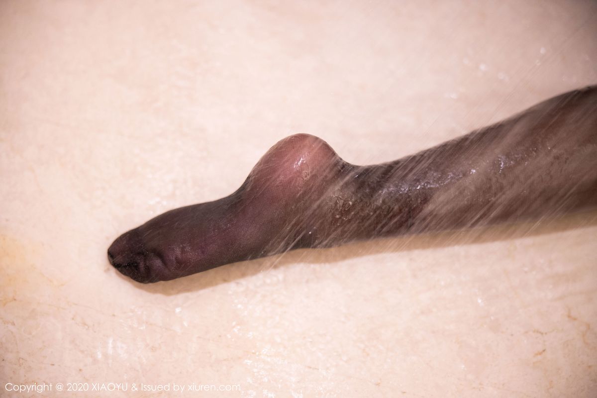 [XIAOYU语画界] 性感女神冯木木LRIS白衬衫黑丝美腿浴室妩媚写真 Vol.249