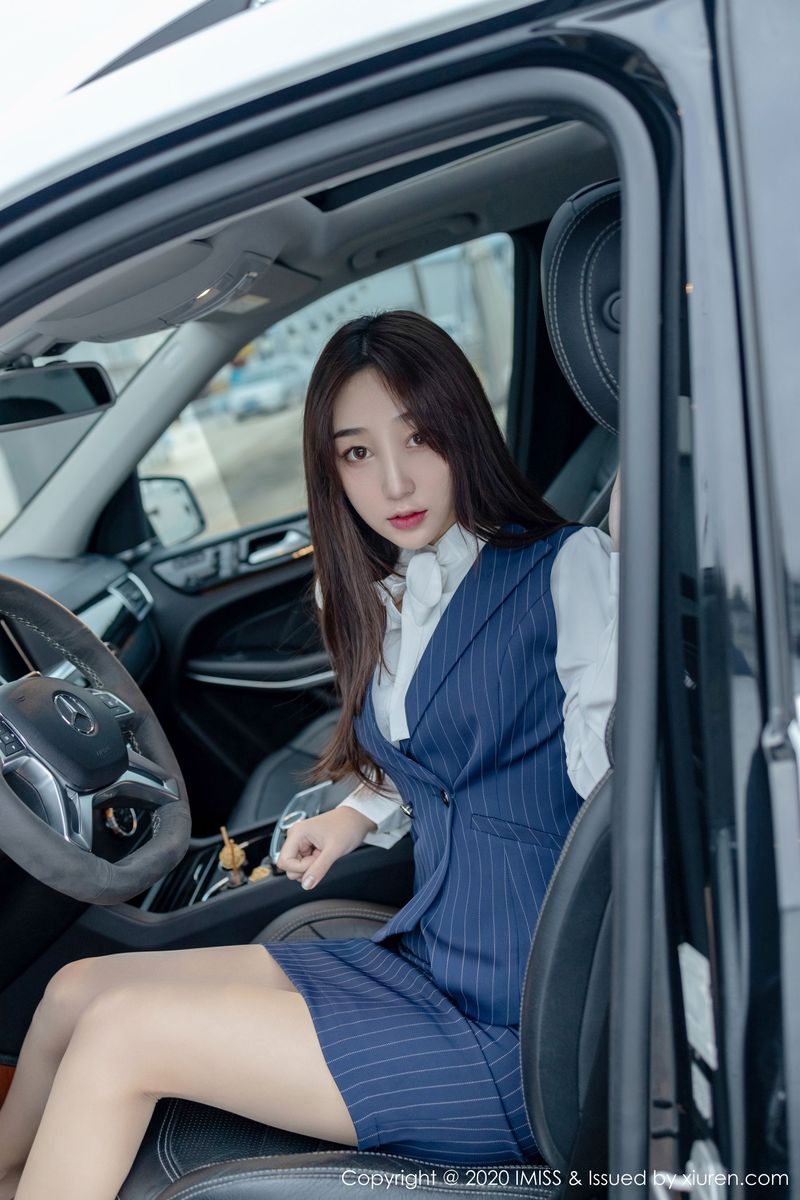 [IMiss爱蜜社] 美女模特九月生西餐厅服务生制服内衣诱惑套图 Vol.438