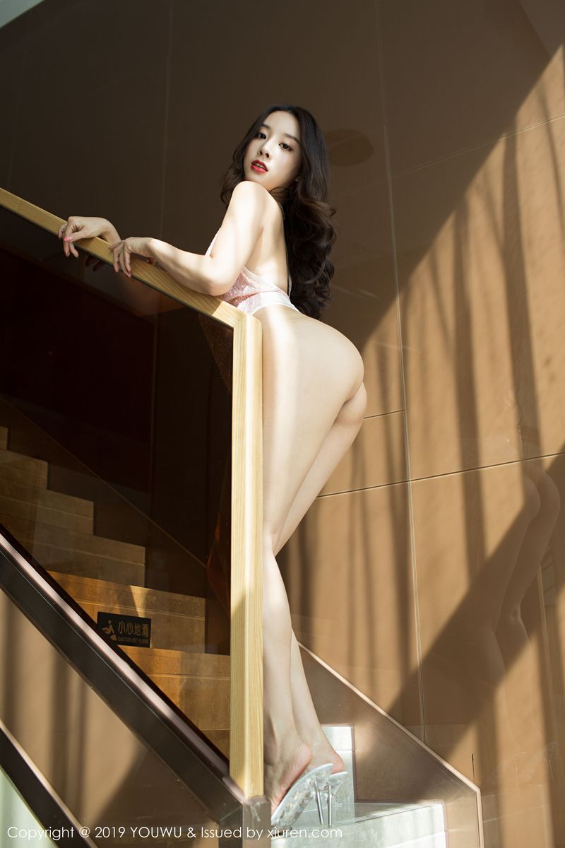 [YOUWU尤物馆] 美女模特筱慧紧身牛仔裤+美臀诱惑私房写真 Vol.164