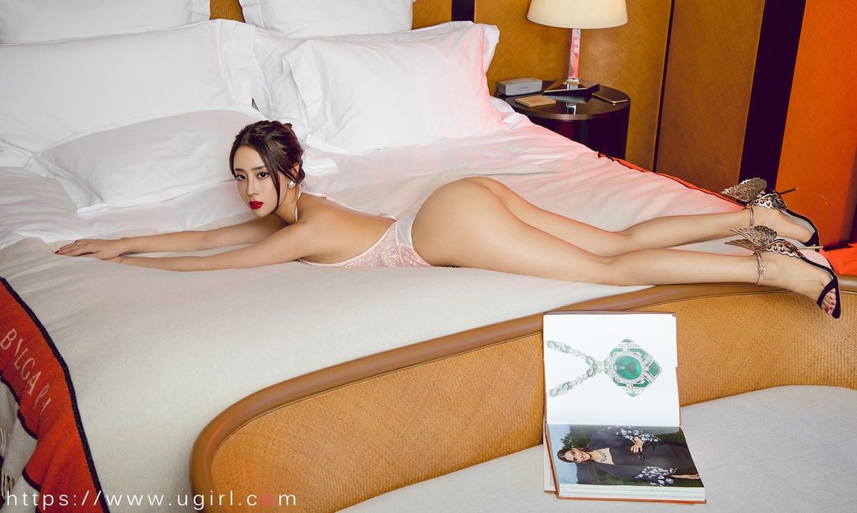 [Ugirls尤果网] 美女模特筱慧酒精效果微醺和懵懂很魅惑性感写真