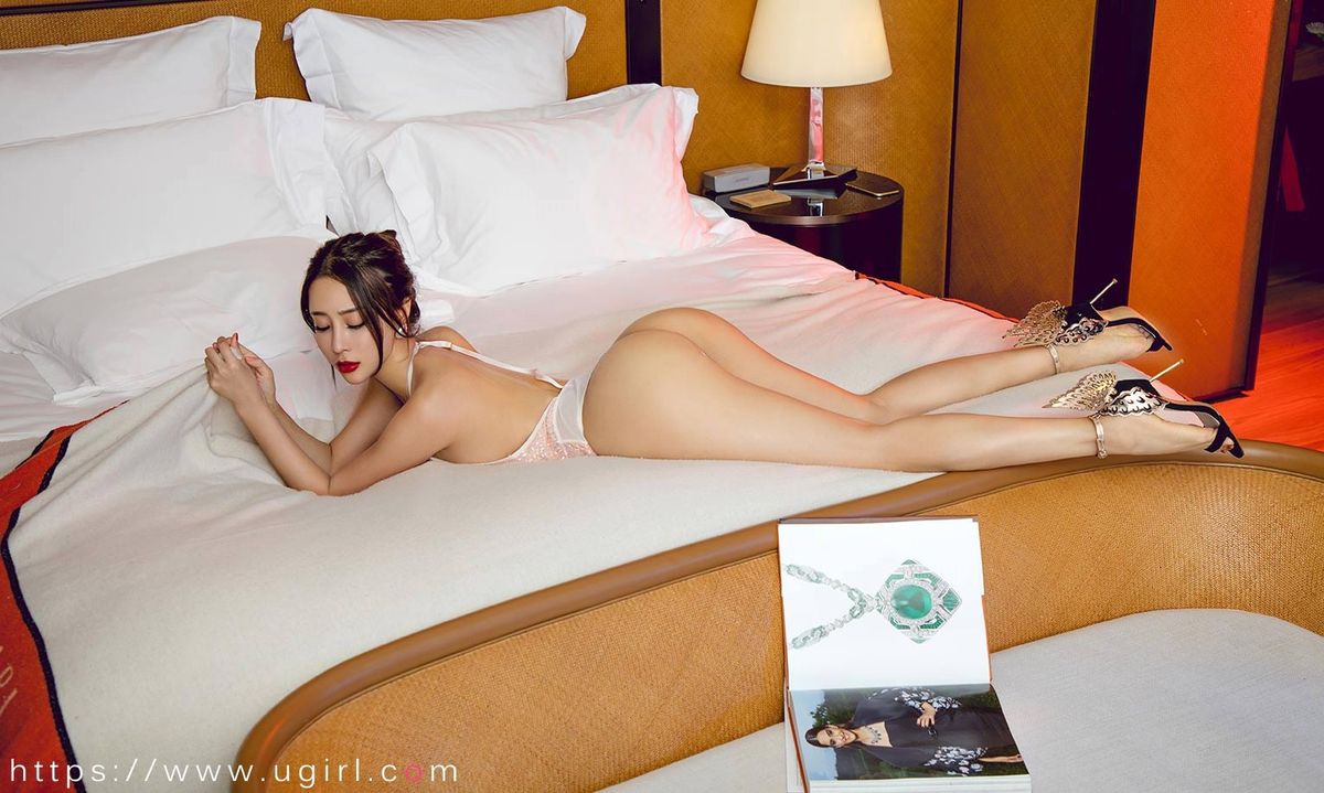 [Ugirls尤果网] 美女模特筱慧酒精效果微醺和懵懂很魅惑性感写真