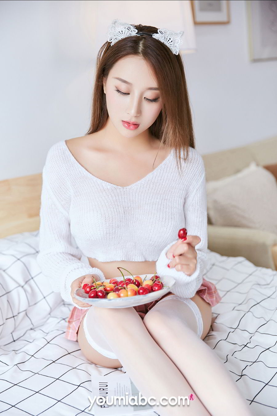 [YouMi尤蜜荟] 美女模特筱慧Icon丝袜美腿翘臀丁字裤诱惑迷人写真