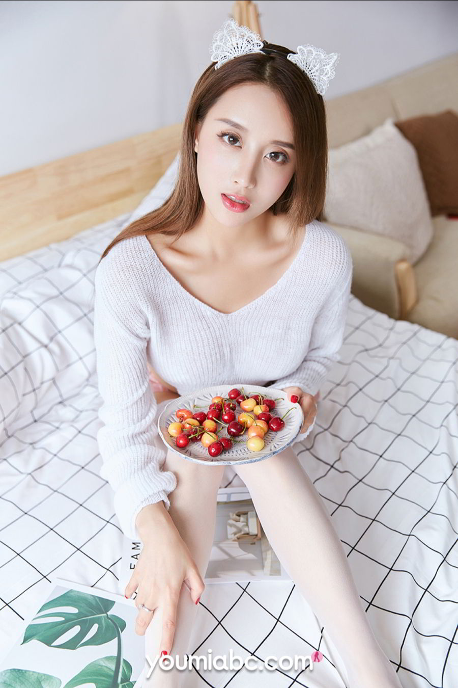 [YouMi尤蜜荟] 美女模特筱慧Icon丝袜美腿翘臀丁字裤诱惑迷人写真