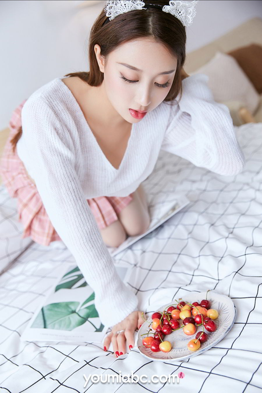 [YouMi尤蜜荟] 美女模特筱慧Icon丝袜美腿翘臀丁字裤诱惑迷人写真