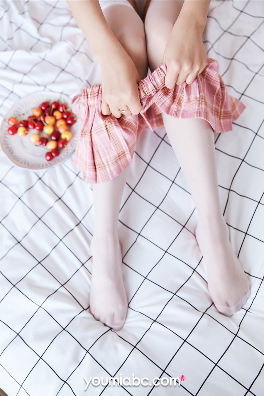 [YouMi尤蜜荟] 美女模特筱慧Icon丝袜美腿翘臀丁字裤诱惑迷人写真