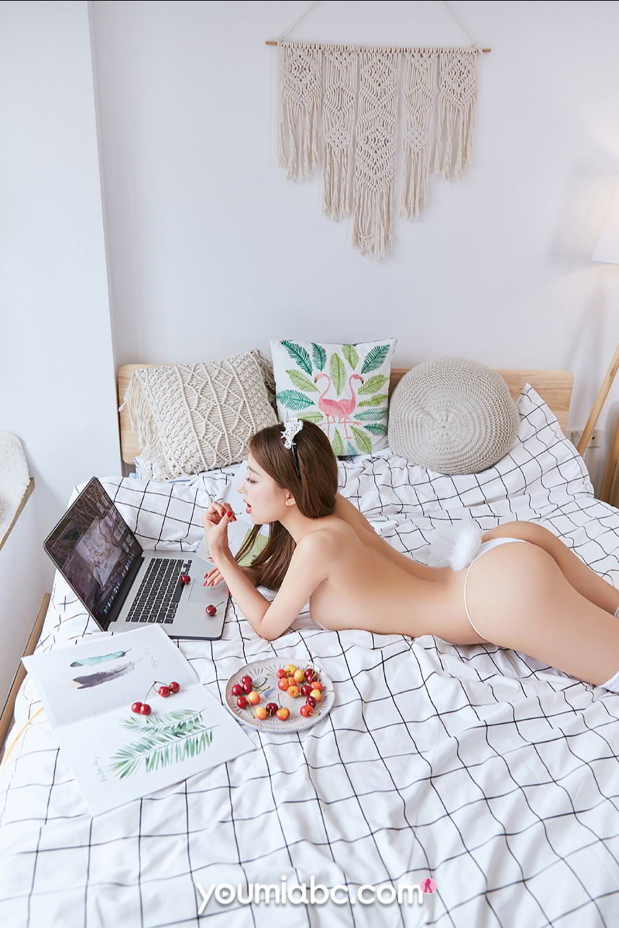 [YouMi尤蜜荟] 美女模特筱慧Icon丝袜美腿翘臀丁字裤诱惑迷人写真