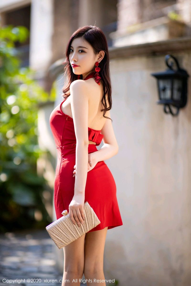 [XiuRen秀人网] 性感女神杨晨晨sugar猩红吊裙丝袜美腿娇艳迷人写真 No.2373