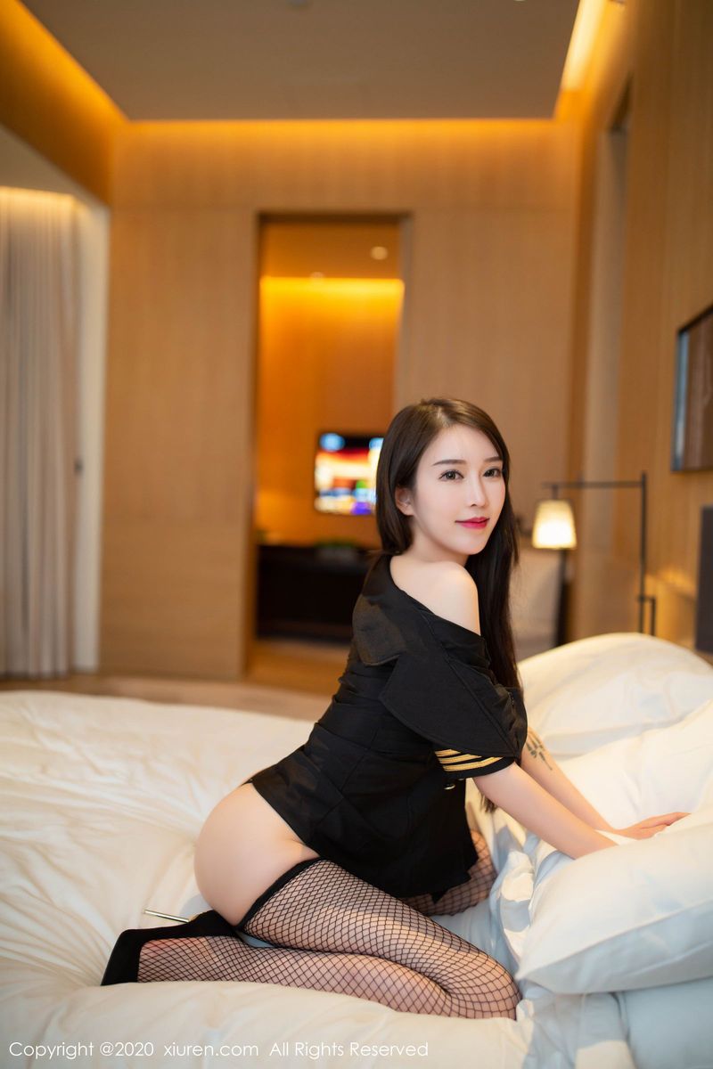 [XiuRen秀人网] 美女模特玉兔miki空姐网袜皮鞭魅惑主题性感写真 No.2235