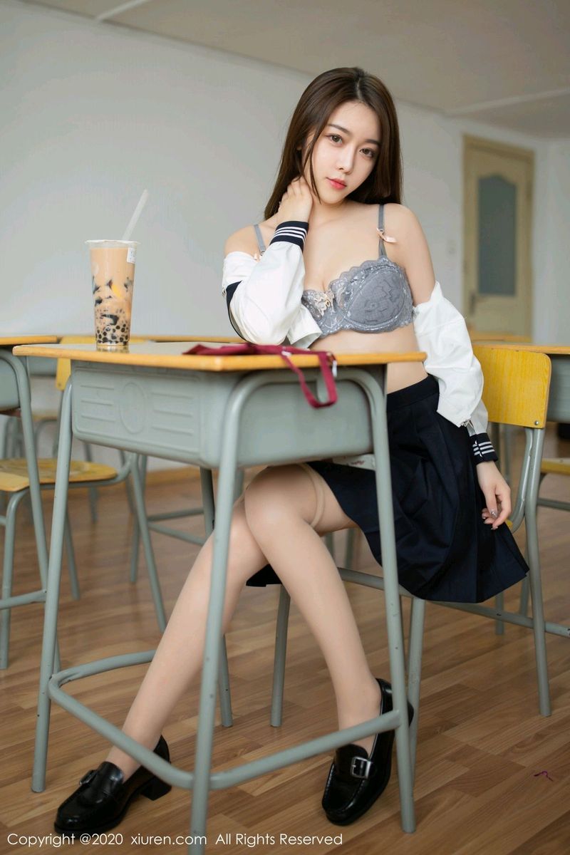 [XiuRen秀人网] 美女模特夏诗雯Sally丝袜美腿校服装内衣诱惑写真 No.2230