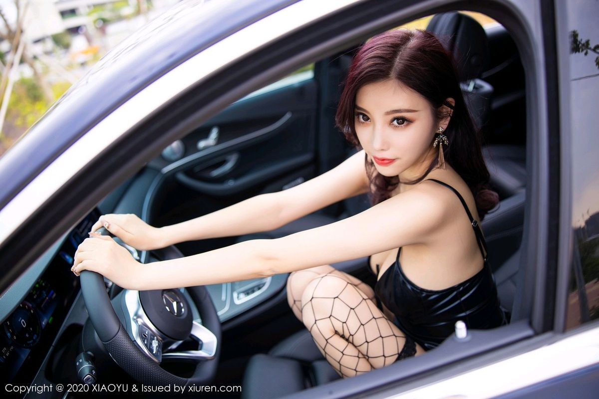 [XIAOYU语画界] 性感女神杨晨晨sugar黑丝网袜飒爽皮衣户外写真 VOL.338