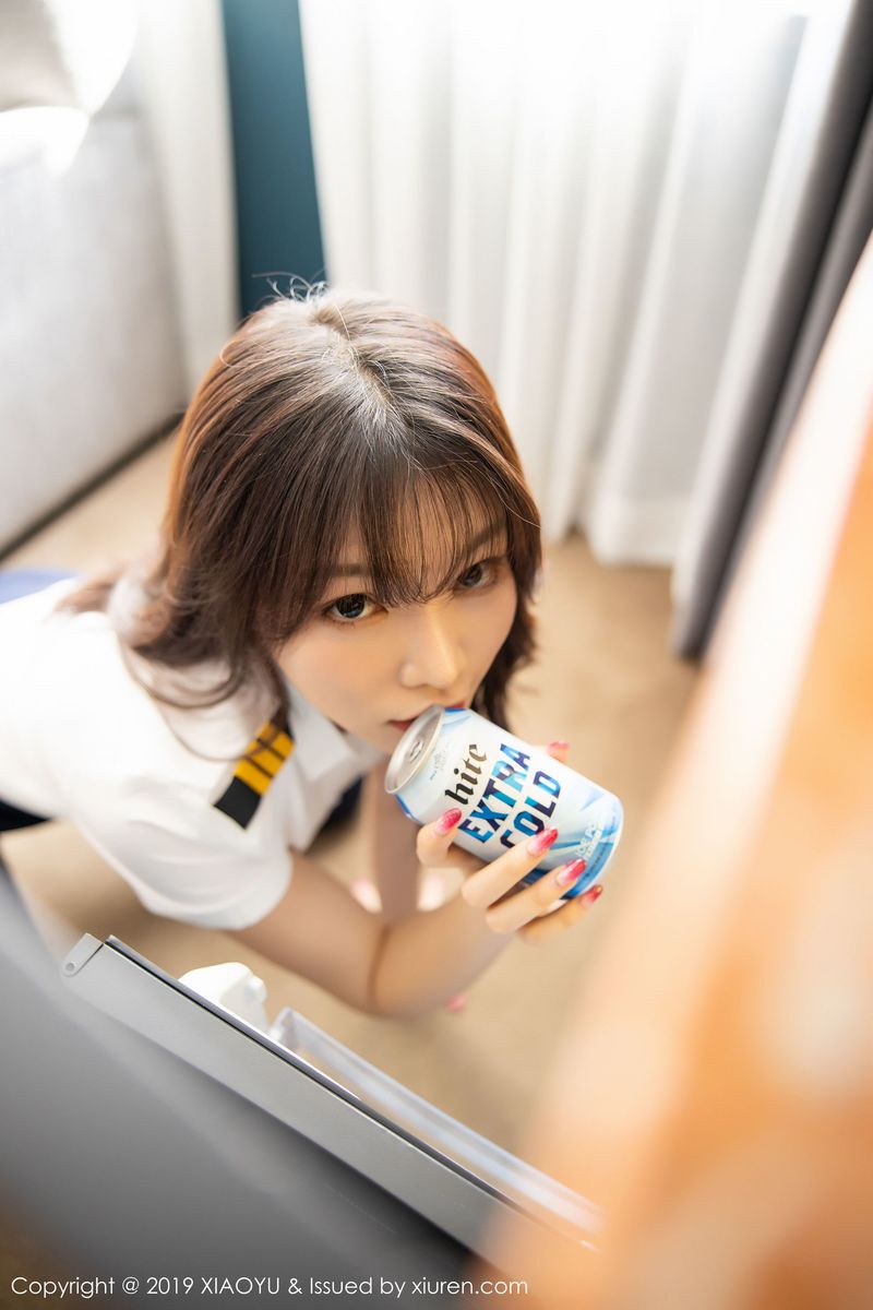 [XIAOYU语画界] 性感女神芝芝Booty黑丝美腿空乘制服济州岛旅拍 Vol.226