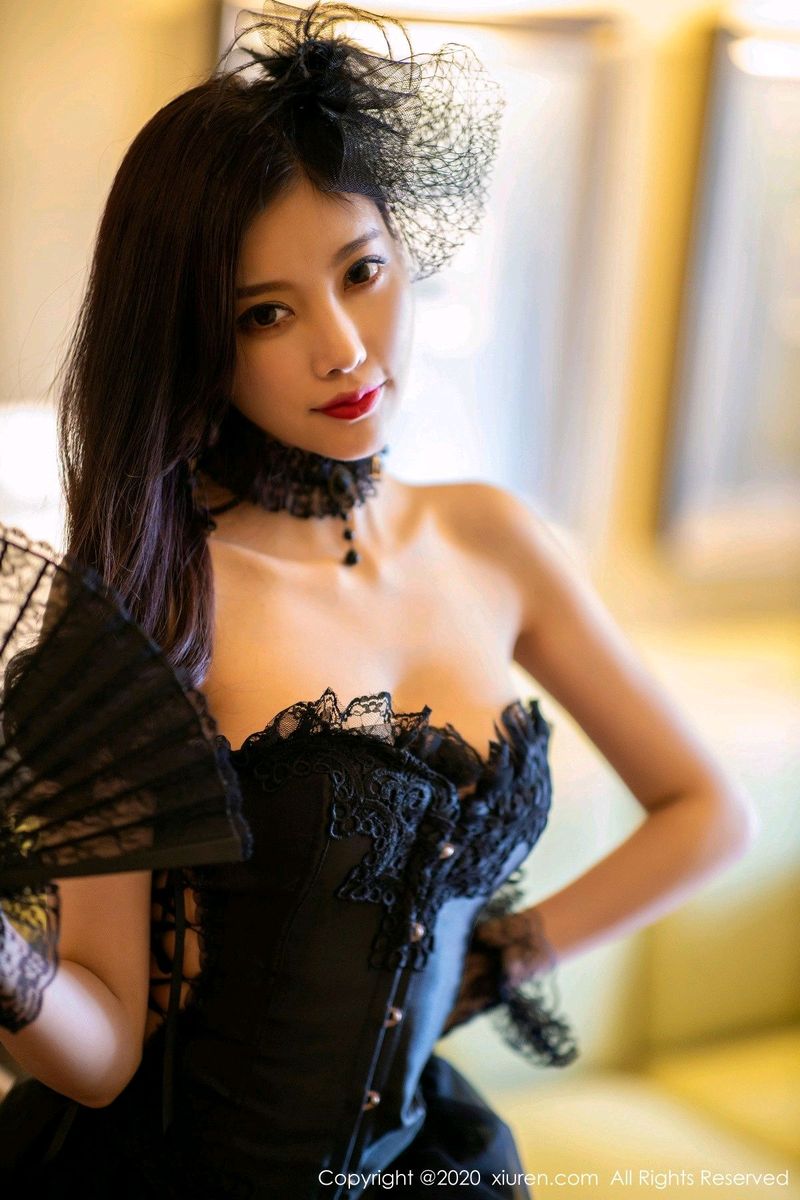 [XiuRen秀人网] 性感女神杨晨晨sugar黑丝美腿妖娆身段迷人写真 No.2400