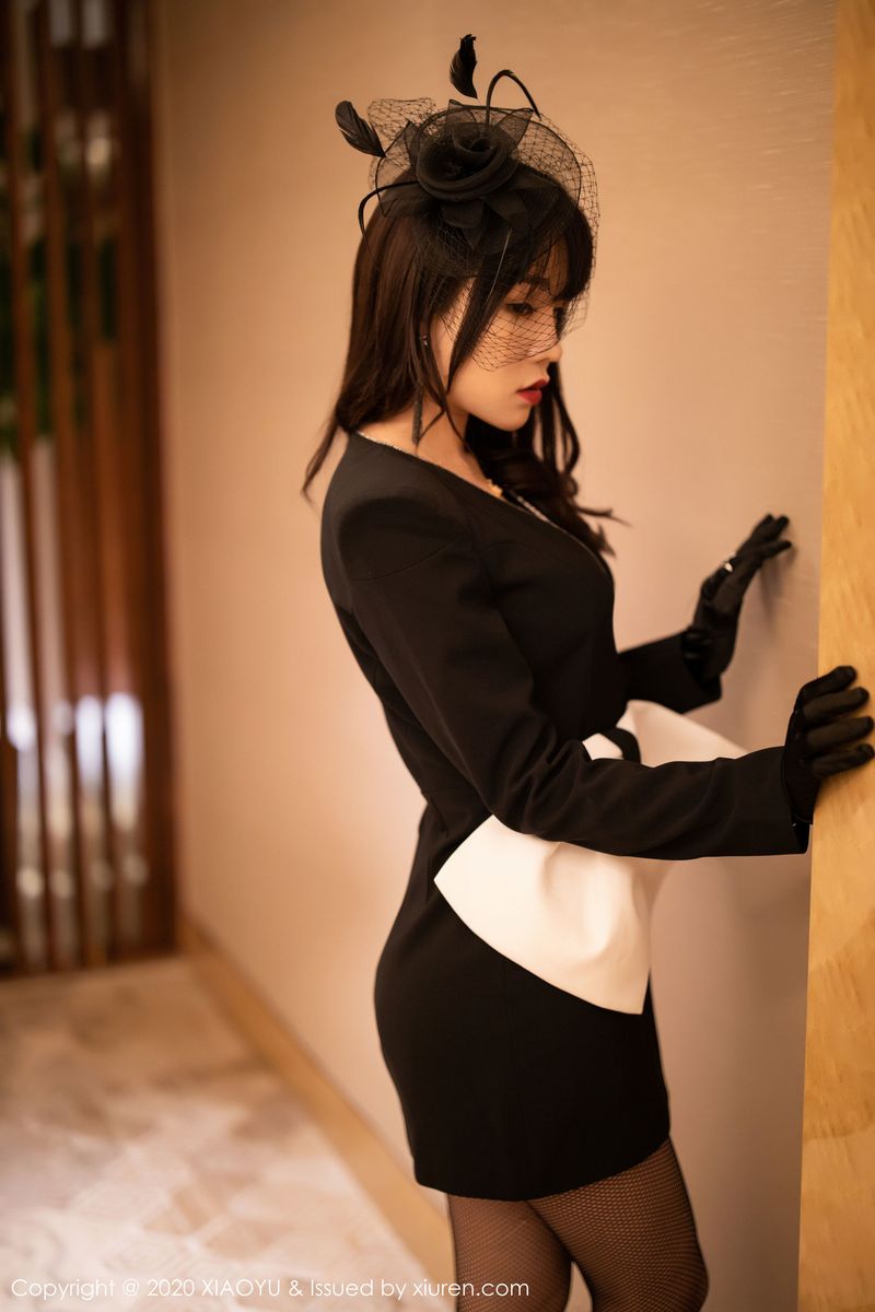 [XIAOYU语画界] 性感女神芝芝Booty典雅制服与魅惑网袜澳门旅拍 Vol.239