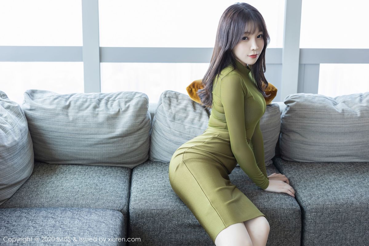 [IMiss爱蜜社] 性感女神芝芝Booty镂空内衣与朦胧丝袜系列诱人写真 Vol.442