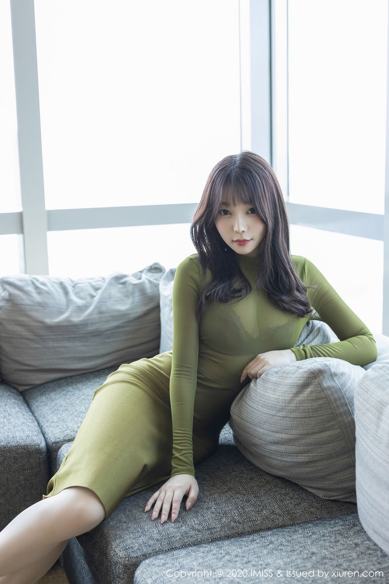 [IMiss爱蜜社] 性感女神芝芝Booty镂空内衣与朦胧丝袜系列诱人写真 Vol.442