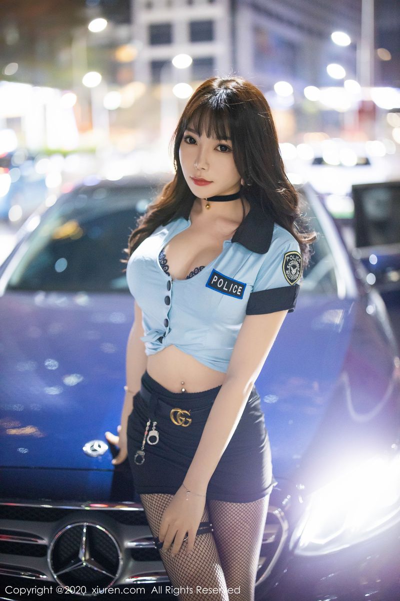 [XIUREN秀人网] 性感女神芝芝Booty街头警花制服诱惑剧情写真 No.1982