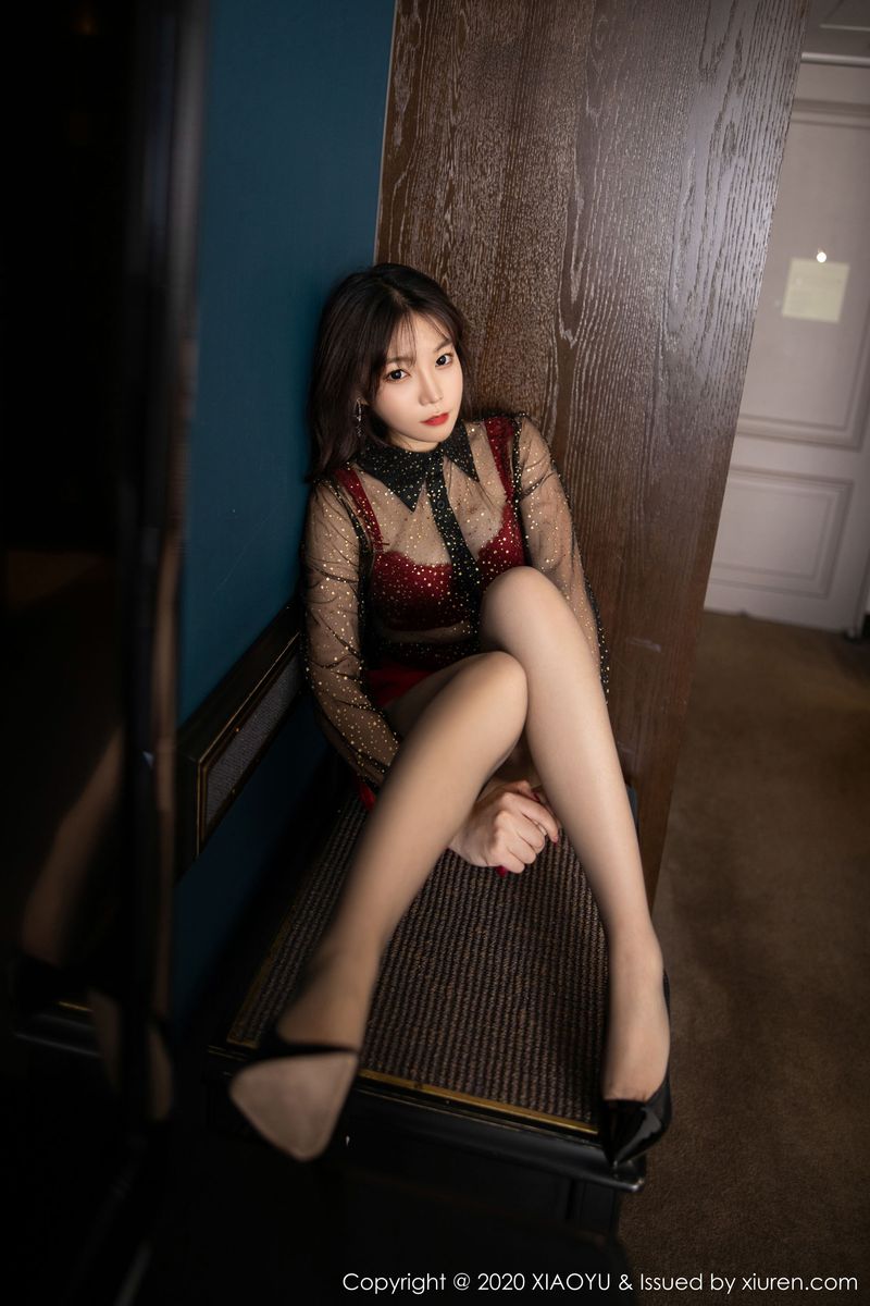 [XIAOYU语画界] 性感女神芝芝Booty透视装高跟丝袜系列济州岛旅拍 Vol.245