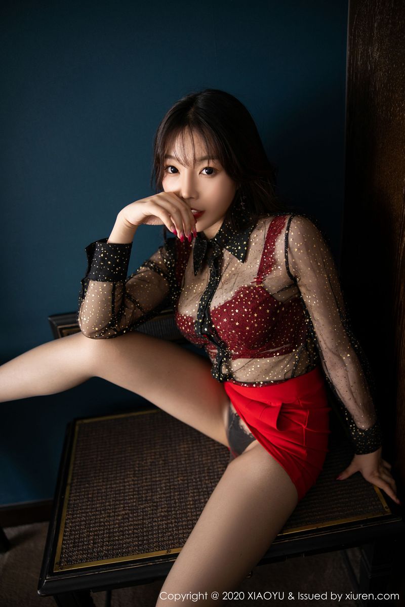 [XIAOYU语画界] 性感女神芝芝Booty透视装高跟丝袜系列济州岛旅拍 Vol.245