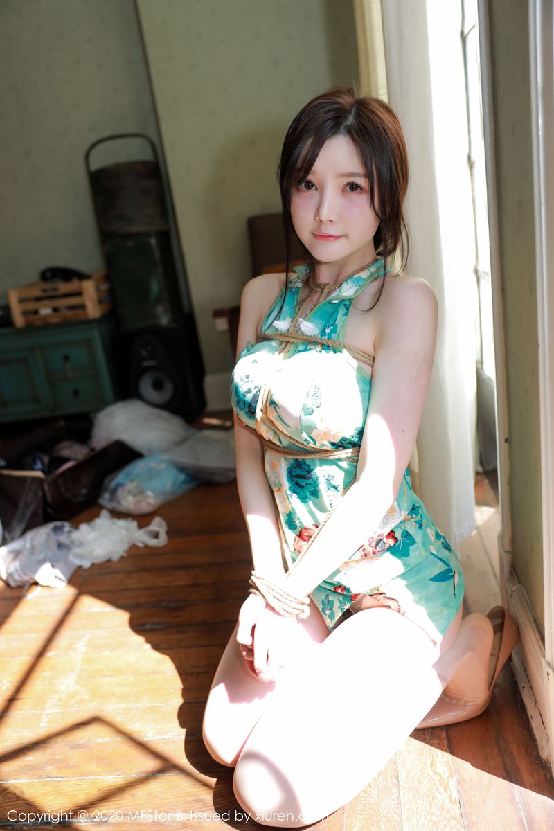[MFStar模范学院] 性感女神糯美子Mini古典旗袍与捆绑绳艺丝袜写真集 Vol.293