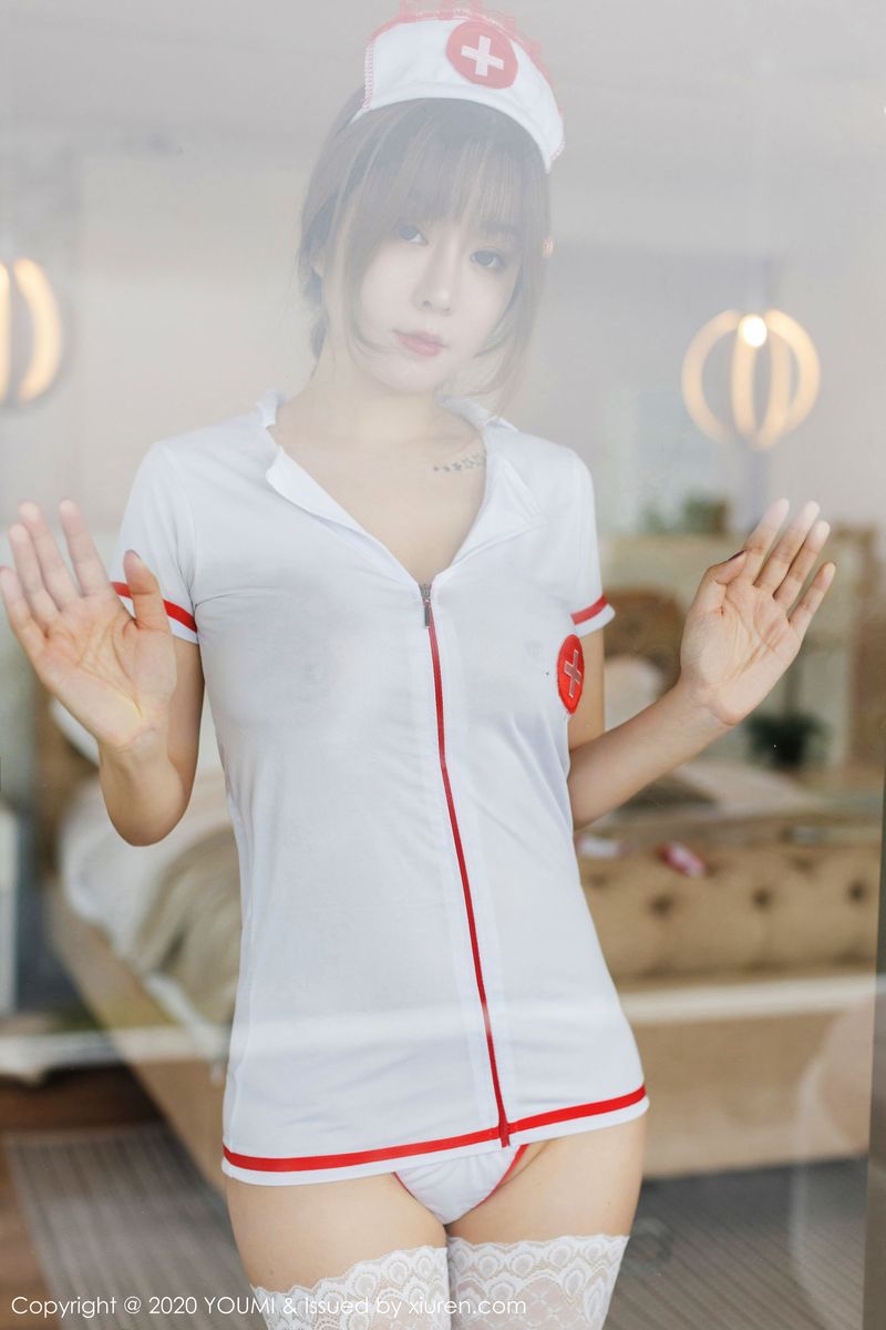 [YouMi尤蜜荟] 性感女神王雨纯丝袜美腿护士制服主题魅惑写真 Vol.403