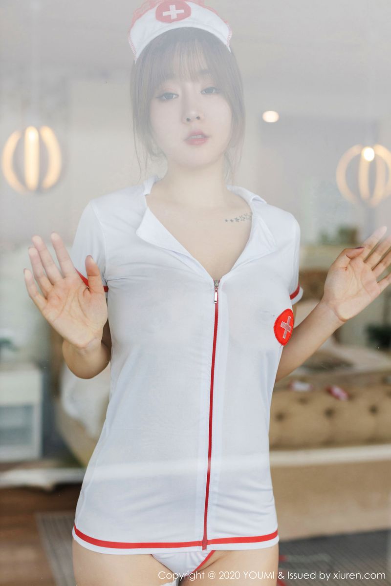 [YouMi尤蜜荟] 性感女神王雨纯丝袜美腿护士制服主题魅惑写真 Vol.403