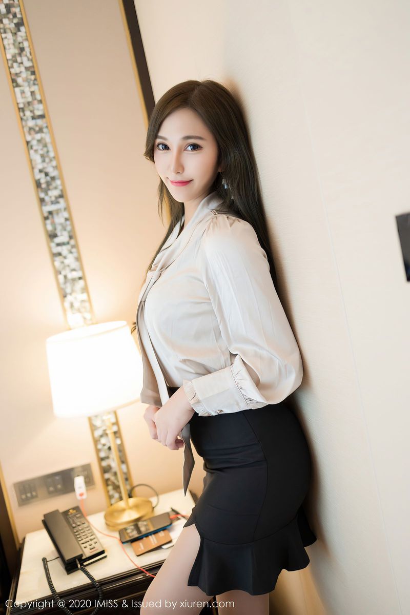 [IMISS爱蜜社] 气质女神Lavinia肉肉朦胧丝袜内衣诱惑性感写真 VOL.475