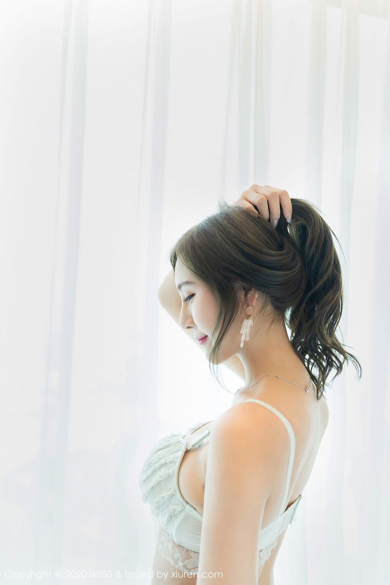 [IMISS爱蜜社] 气质女神Lavinia肉肉朦胧丝袜内衣诱惑性感写真 VOL.475