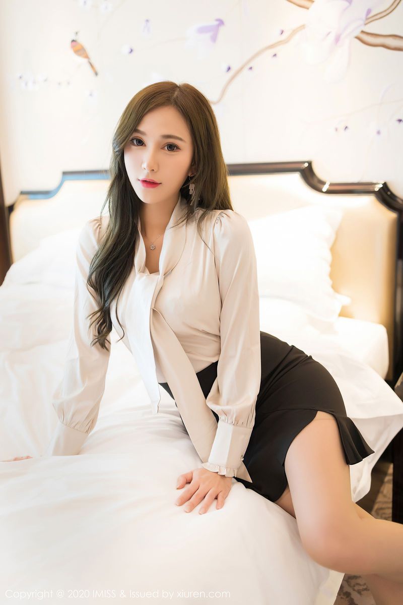 [IMISS爱蜜社] 气质女神Lavinia肉肉朦胧丝袜内衣诱惑性感写真 VOL.475