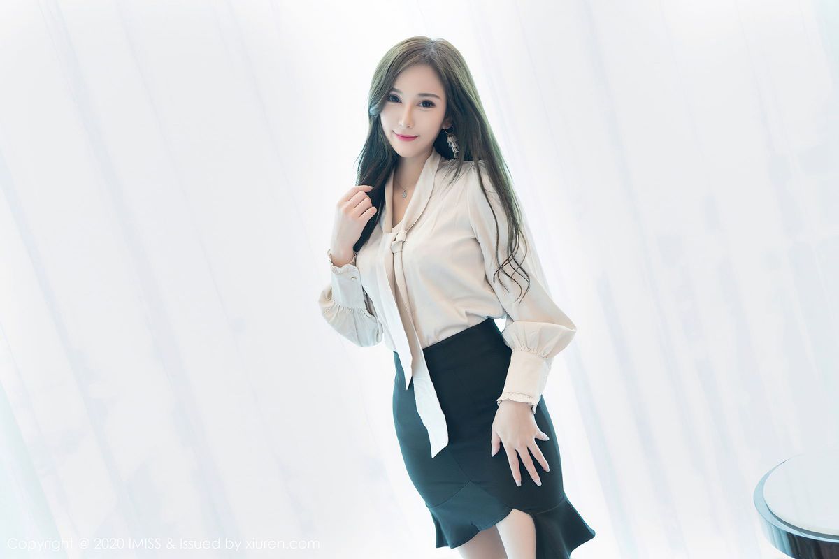 [IMISS爱蜜社] 气质女神Lavinia肉肉朦胧丝袜内衣诱惑性感写真 VOL.475