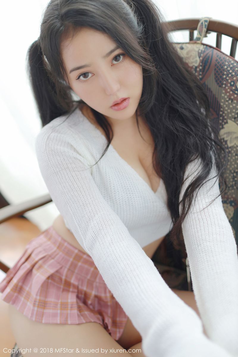 [MFStar模范学院] 性感女神Manuela玛鲁娜眼睛OL+美臀诱惑日本旅拍 Vol.168