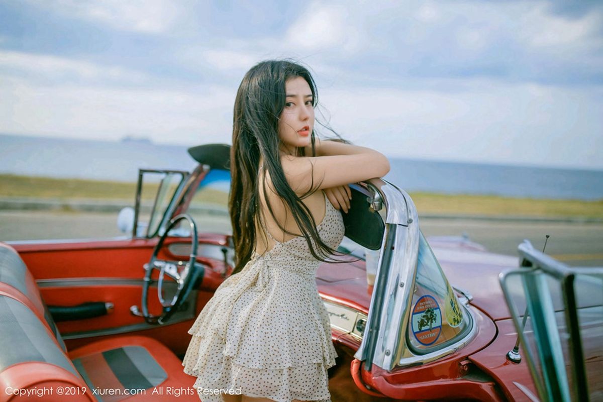 [XIUREN秀人网] 宅男女神Manuela玛鲁娜无敌肉臀复古车外拍 No.1463