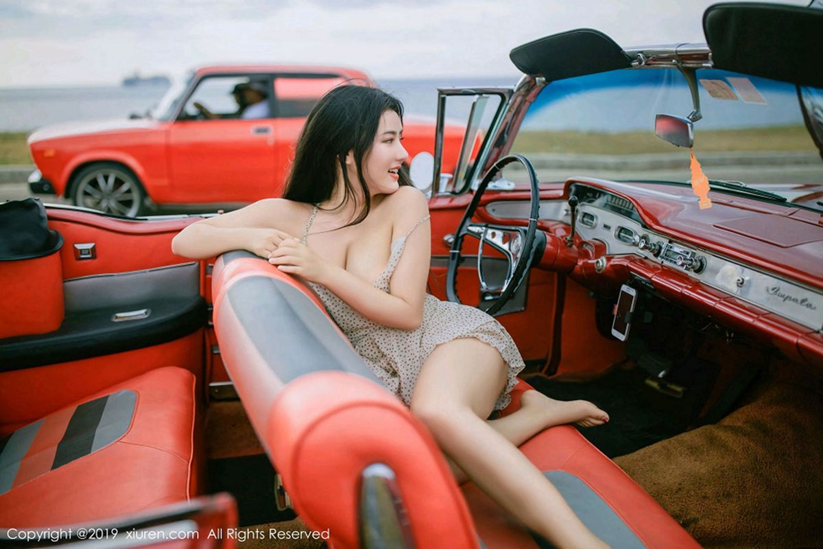 [XIUREN秀人网] 宅男女神Manuela玛鲁娜无敌肉臀复古车外拍 No.1463
