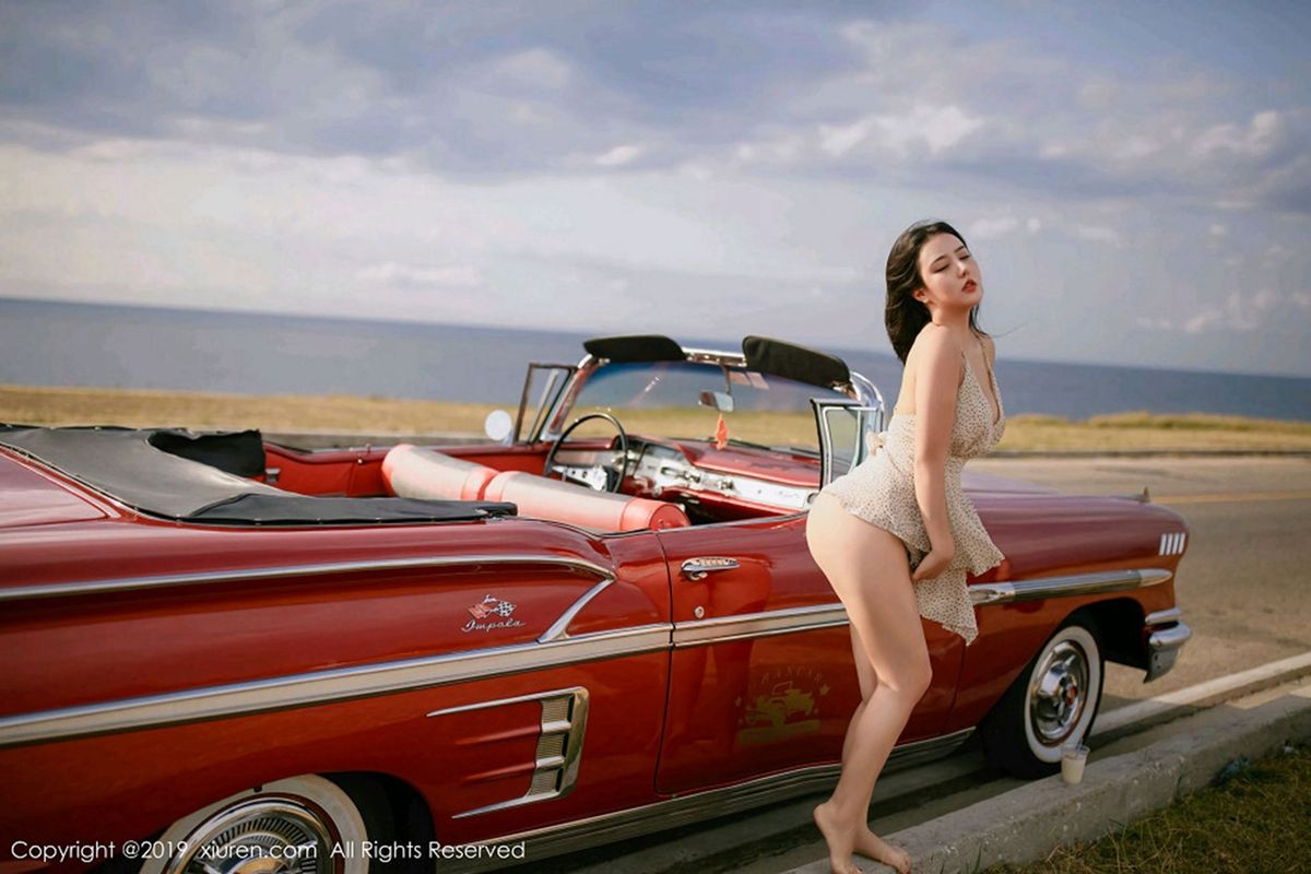 [XIUREN秀人网] 宅男女神Manuela玛鲁娜无敌肉臀复古车外拍 No.1463