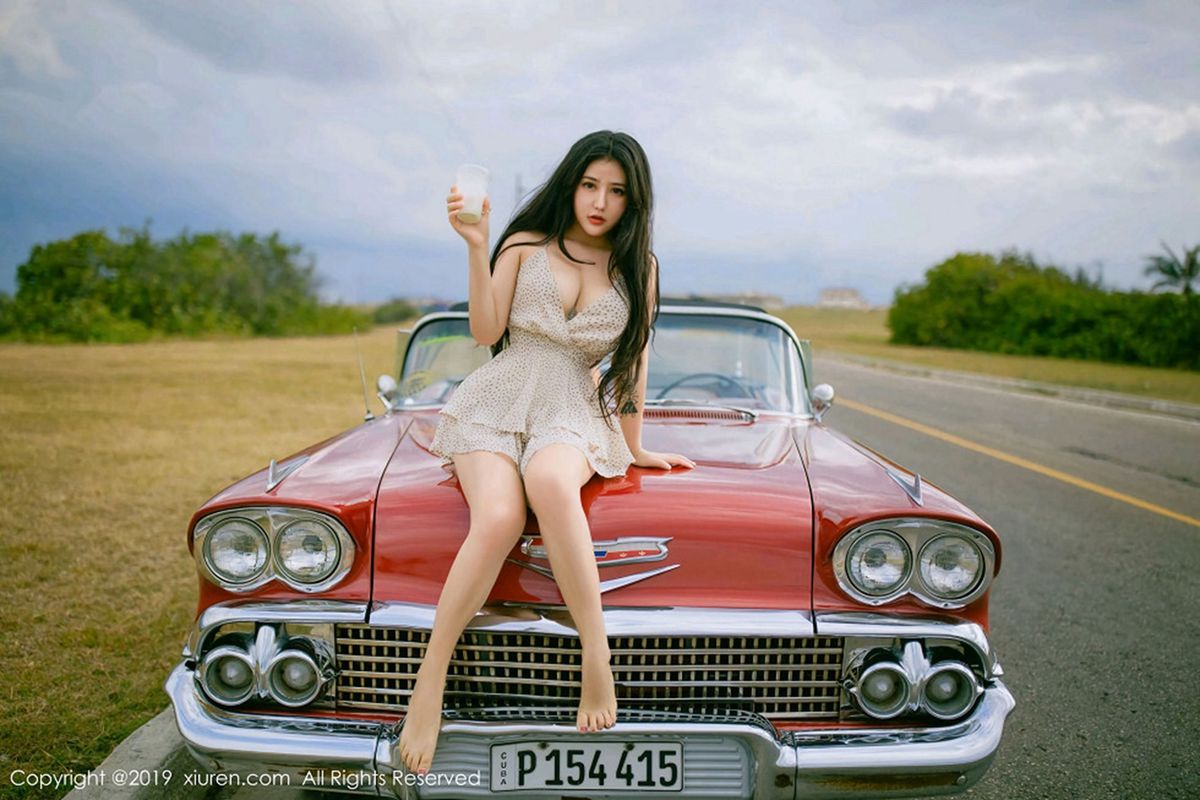 [XIUREN秀人网] 宅男女神Manuela玛鲁娜无敌肉臀复古车外拍 No.1463