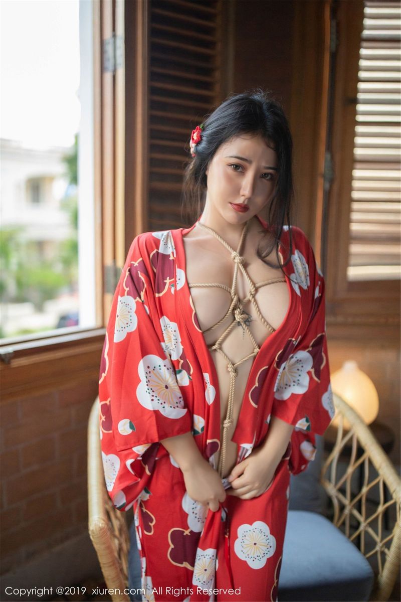 [XIUREN秀人网] 性感女神Manuela玛鲁娜和服+束缚迈阿密旅拍 No.1492