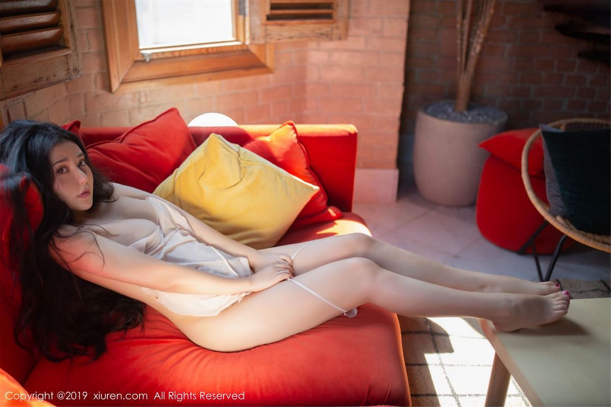 [XIUREN秀人网] 美臀女神Manuela玛鲁娜粉色内衣+丁字裤迈阿密旅拍 No.1537