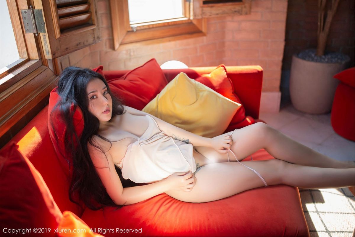 [XIUREN秀人网] 美臀女神Manuela玛鲁娜粉色内衣+丁字裤迈阿密旅拍 No.1537