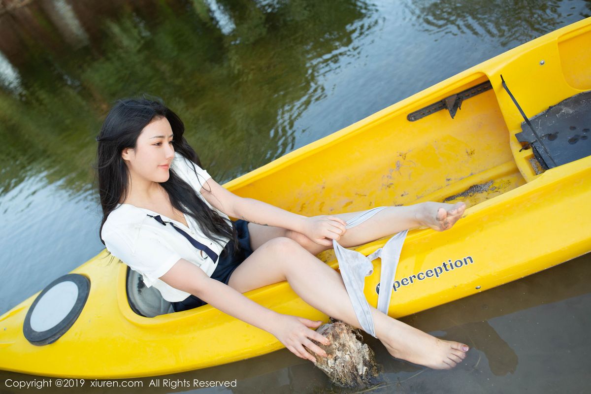 [XIUREN秀人网] 性感女神Manuela玛鲁娜室外皮划艇系列美国旅拍 No.1719