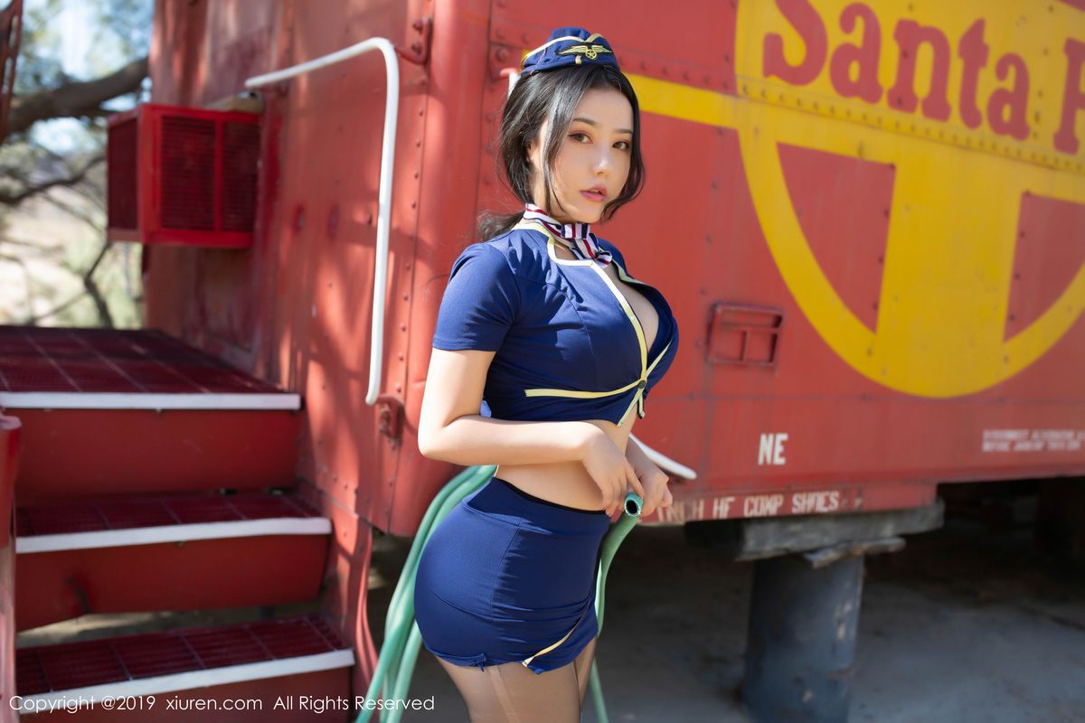 [XIUREN秀人网] 性感女神Manuela玛鲁娜火车乘务员扮演诱人写真 No.1755
