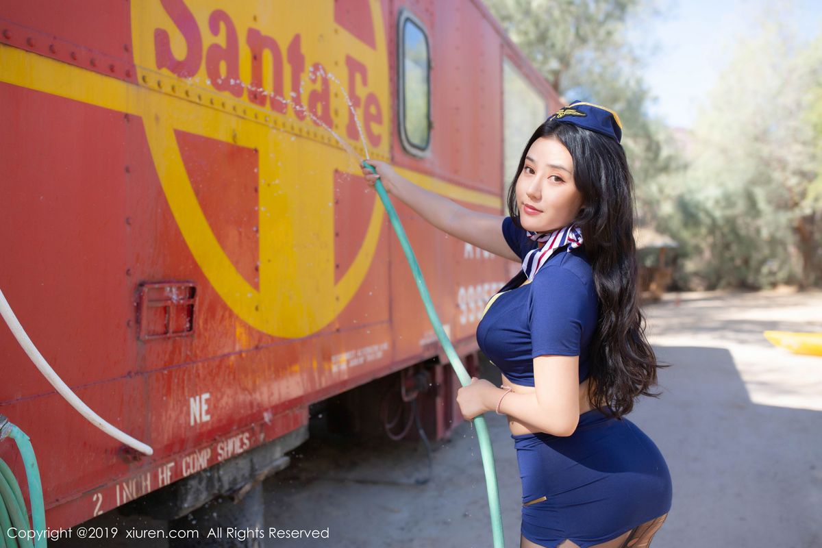 [XIUREN秀人网] 性感女神Manuela玛鲁娜火车乘务员扮演诱人写真 No.1755