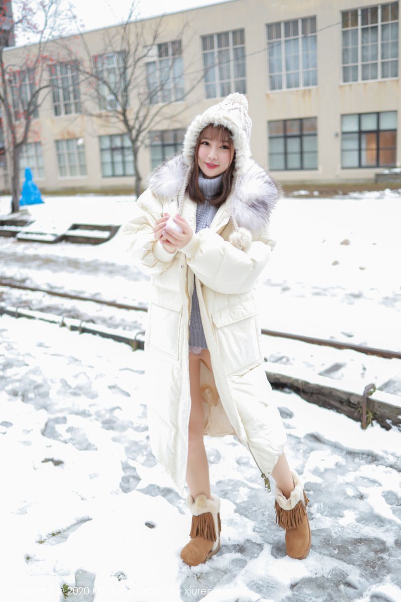 [MFStar模范学院] 美女模特恩率babe性感开背毛衣系列北海道旅拍 Vol.262