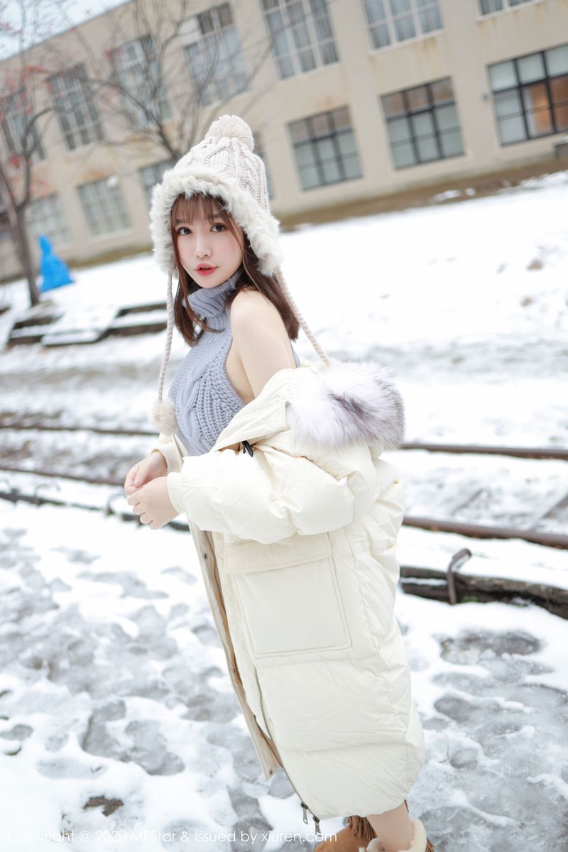 [MFStar模范学院] 美女模特恩率babe性感开背毛衣系列北海道旅拍 Vol.262